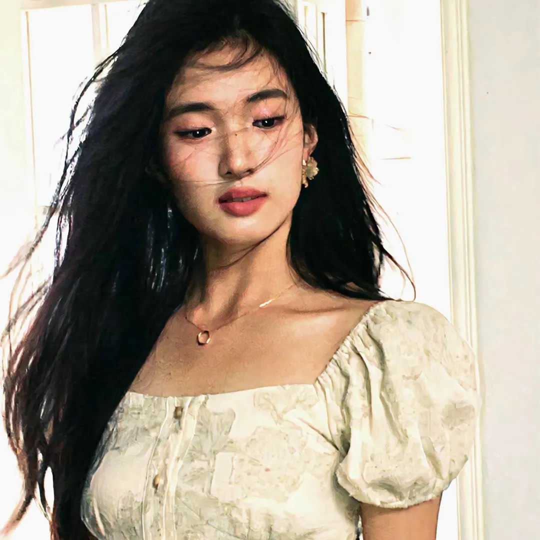 黑影窥窗